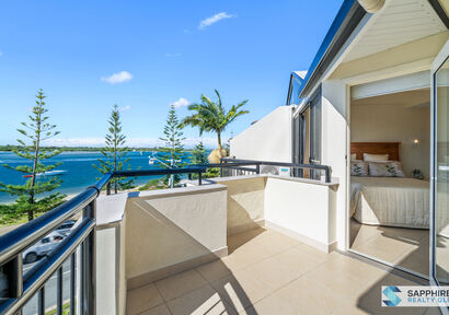 Welcome to Your Dream Waterfront Apartment in Biggera Waters image 3