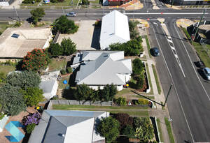 RENOVATORS DREAM in Bundaberg South...DUAL LIVING image 5