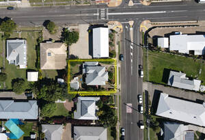 RENOVATORS DREAM in Bundaberg South...DUAL LIVING image 2