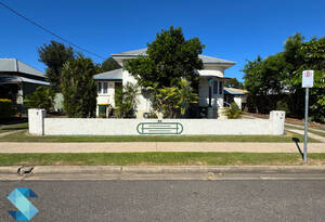 RENOVATORS DREAM in Bundaberg South...DUAL LIVING image 1