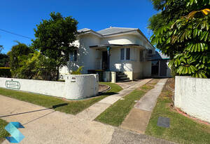 RENOVATORS DREAM in Bundaberg South...DUAL LIVING image 9