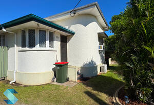 RENOVATORS DREAM in Bundaberg South...DUAL LIVING image 13