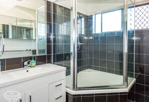 Dual living, Spacious 7-Bedroom Family Retreat with Pool, Sheds & Entertaining Area image 14