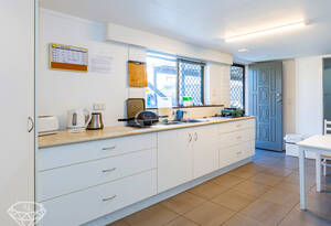 Dual living, Spacious 7-Bedroom Family Retreat with Pool, Sheds & Entertaining Area image 4