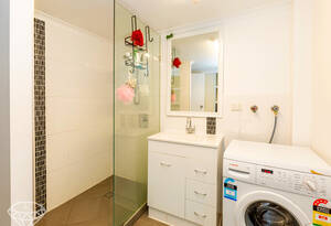 Dual living, Spacious 7-Bedroom Family Retreat with Pool, Sheds & Entertaining Area image 13