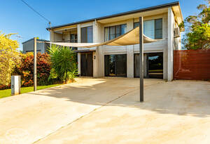 Dual living, Spacious 7-Bedroom Family Retreat with Pool, Sheds & Entertaining Area image 22