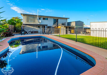 Dual living, Spacious 7-Bedroom Family Retreat with Pool, Sheds & Entertaining Area image 2