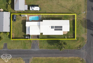 Live the ultimate Queensland lifestyle in this stunning 3 bedroom house with a pool, entertainment area, and rumpus room in Burnett Heads image 4