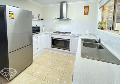 Experience luxury living in this stunning 3 bed, 2 bath Branyan home with pool, sheds, and 4000 sqm of land. Don't miss out, enquire now! image 3