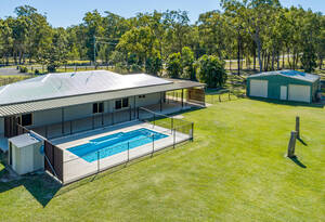 Luxury meets coastal living in this stunning 3-bed, 2-bath house in Moore Park Beach. Enjoy the pool, sheds, and study, with A/C for ultimate comfort. image 19