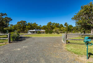 Luxury meets coastal living in this stunning 3-bed, 2-bath house in Moore Park Beach. Enjoy the pool, sheds, and study, with A/C for ultimate comfort. image 23