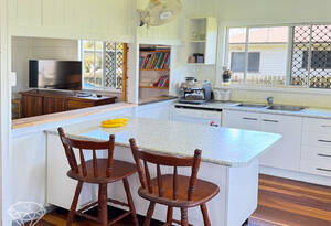 2 bed, PLUS study, 1.5 bath tucked away on a corner block in Kepnock! image 10