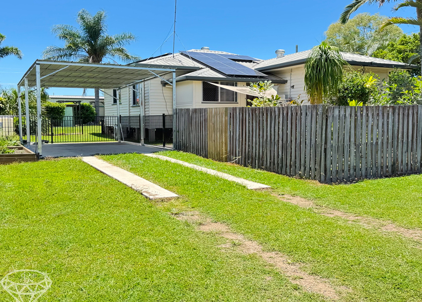 2 bed, PLUS study, 1.5 bath tucked away on a corner block in Kepnock! feature image