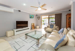 Great Location ..Private image 8