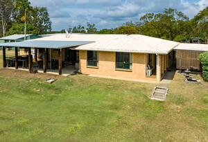 5-Bedroom Home on 6 Acres in Gooburrum image 7