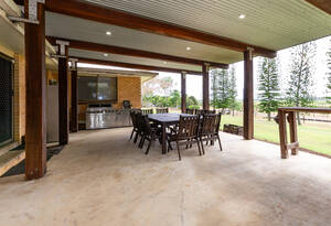 5-Bedroom Home on 6 Acres in Gooburrum image 9