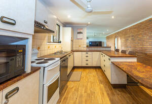 5-Bedroom Home on 6 Acres in Gooburrum image 15