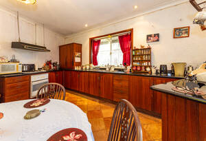 Stand out from the rest- in this unique home in South Bingera..Don't miss this opportunity to create your perfect space. image 6