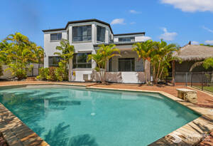 "Step Into Your Dream! 6-Bedroom Arundel Oasis – "This home has just been completely transformed! image 2