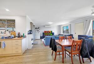 Welcome to your dream home in the suburb of Thabeban! image 6