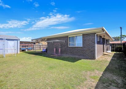 Welcome to your dream home in the suburb of Thabeban! image 2