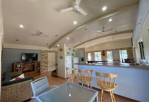 Beachfront Bliss in Clairview – Fully Furnished Coastal Retreat image 3