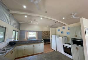 Beachfront Bliss in Clairview – Fully Furnished Coastal Retreat image 6