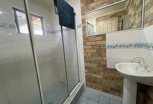 Beachfront Bliss in Clairview – Fully Furnished Coastal Retreat image 9