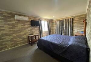 Beachfront Bliss in Clairview – Fully Furnished Coastal Retreat image 14