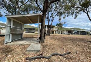 Beachfront Bliss in Clairview – Fully Furnished Coastal Retreat image 18