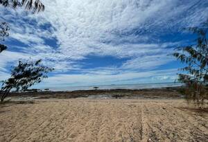 Beachfront Bliss in Clairview – Fully Furnished Coastal Retreat image 19