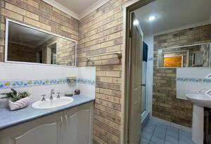 Beachfront Bliss in Clairview – Fully Furnished Coastal Retreat image 8