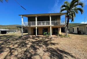 Beachfront Bliss in Clairview – Fully Furnished Coastal Retreat image 1