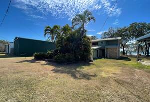 Beachfront Bliss in Clairview – Fully Furnished Coastal Retreat image 2