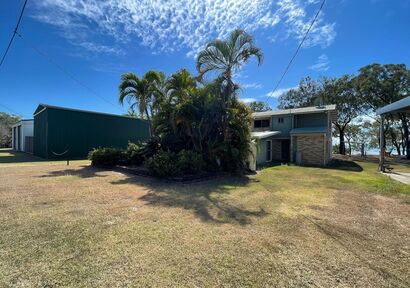 Beachfront Bliss in Clairview – Fully Furnished Coastal Retreat image 2