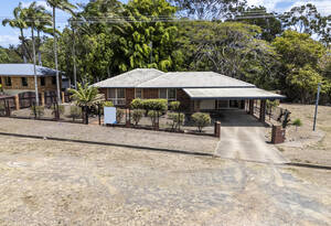 Space for the Whole Family – 5 Beds, Modern Kitchen, Big Block image 3