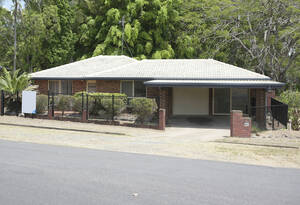 Space for the Whole Family – 5 Beds, Modern Kitchen, Big Block image 1