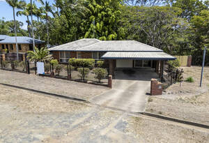 Space for the Whole Family – 5 Beds, Modern Kitchen, Big Block image 2