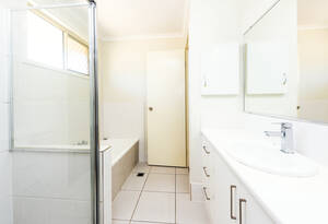 Space for the Whole Family – 5 Beds, Modern Kitchen, Big Block image 8