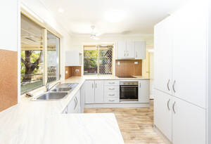 Space for the Whole Family – 5 Beds, Modern Kitchen, Big Block image 4