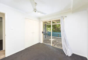 Space for the Whole Family – 5 Beds, Modern Kitchen, Big Block image 12