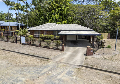 Space for the Whole Family – 5 Beds, Modern Kitchen, Big Block image 2