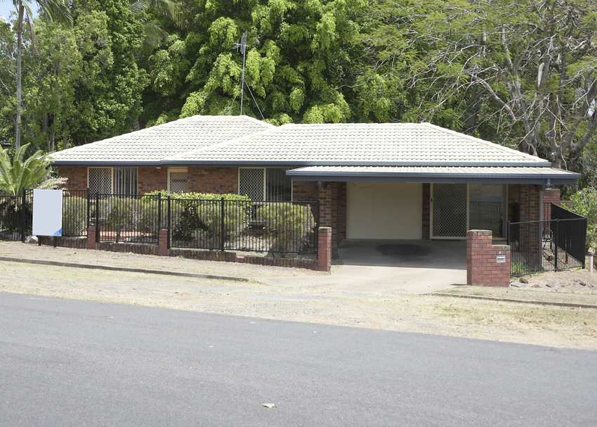 Space for the Whole Family – 5 Beds, Modern Kitchen, Big Block feature image