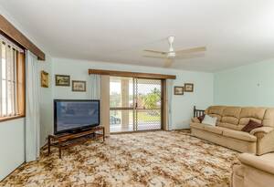 Spacious Clinton Charmer with Room to Grow image 5