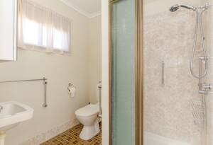 Spacious Clinton Charmer with Room to Grow image 14