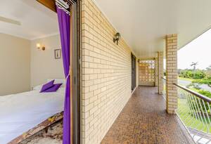 Spacious Clinton Charmer with Room to Grow image 11