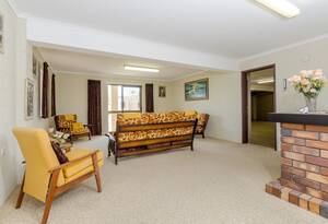 Spacious Clinton Charmer with Room to Grow image 10