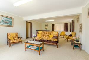 Spacious Clinton Charmer with Room to Grow image 9