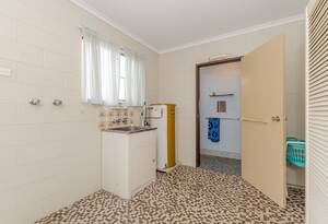 Spacious Clinton Charmer with Room to Grow image 18