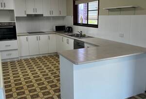 Spacious Clinton Charmer with Room to Grow image 6